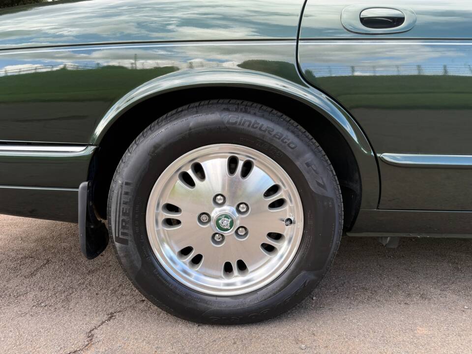 Image 10/31 of Jaguar XJ 6 4.0 Sovereign (1996)