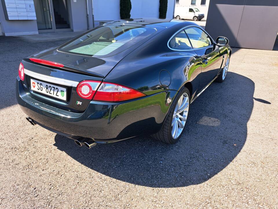 Immagine 4/9 di Jaguar XKR (2008)