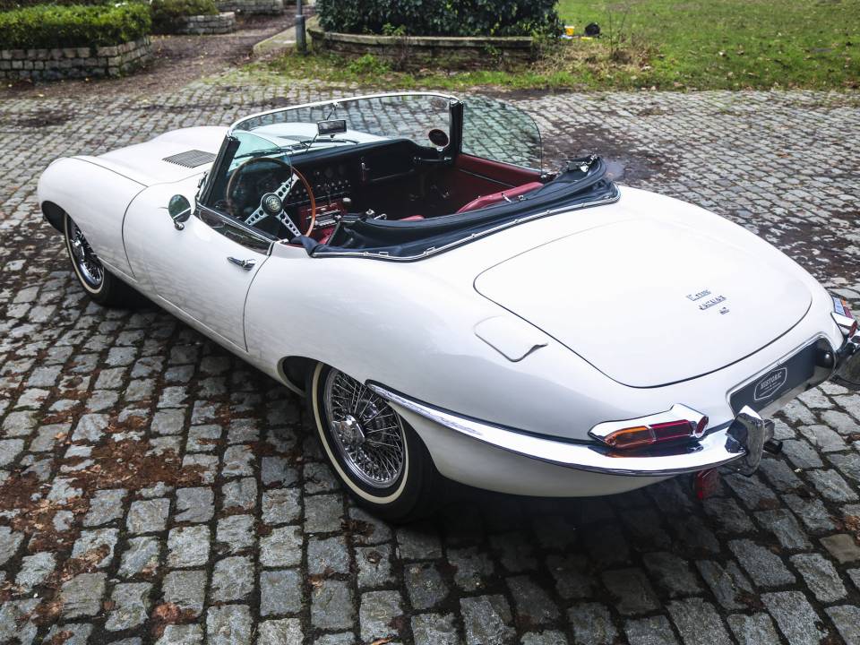 Image 5/32 of Jaguar Type E 4.2 (1966)