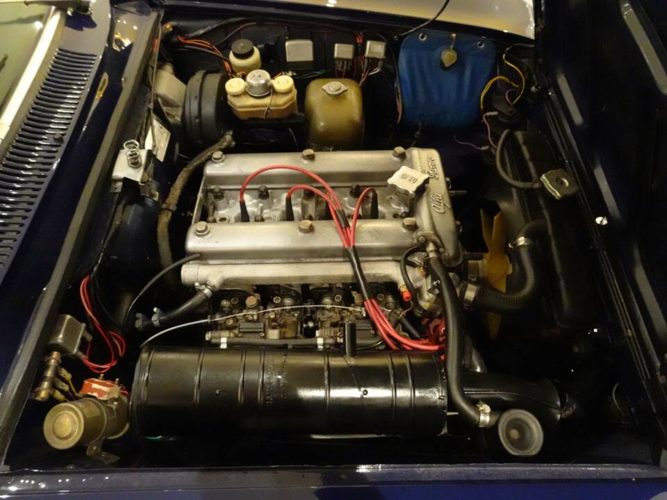 Image 4/7 de Alfa Romeo 2000 GTV (1974)