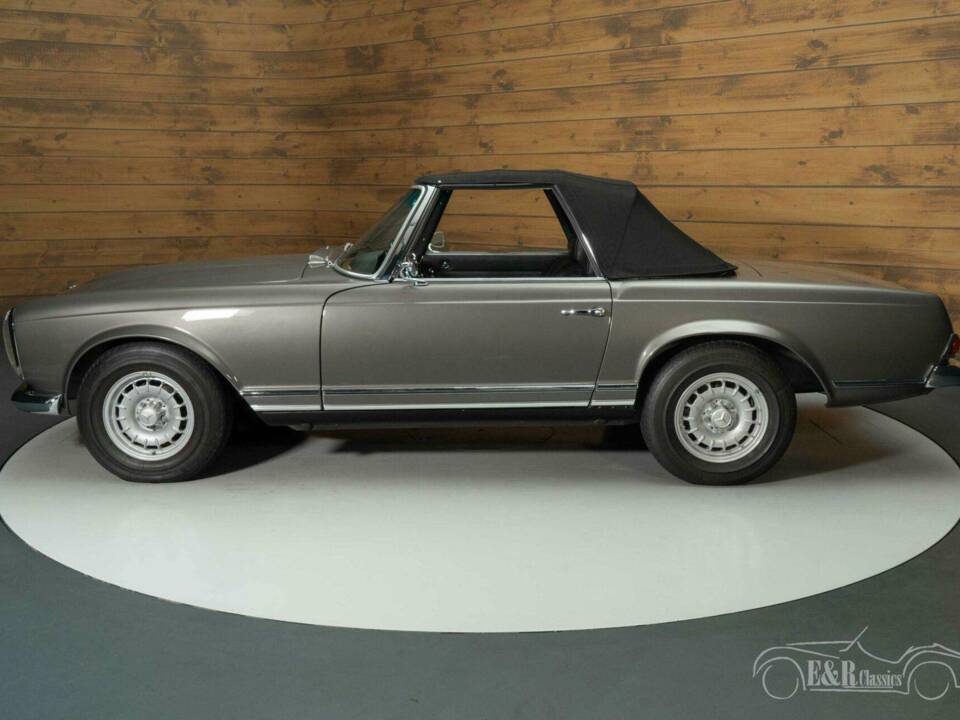 Image 9/18 of Mercedes-Benz 280 SL (1968)