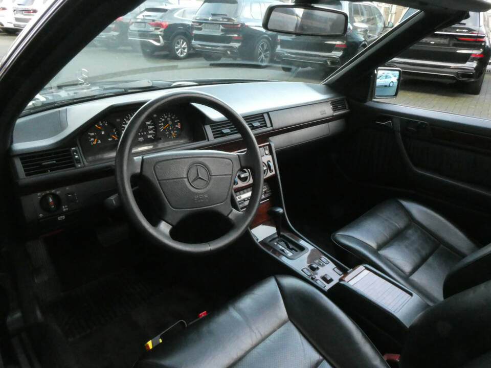 Bild 9/24 von Mercedes-Benz E 320 (1994)