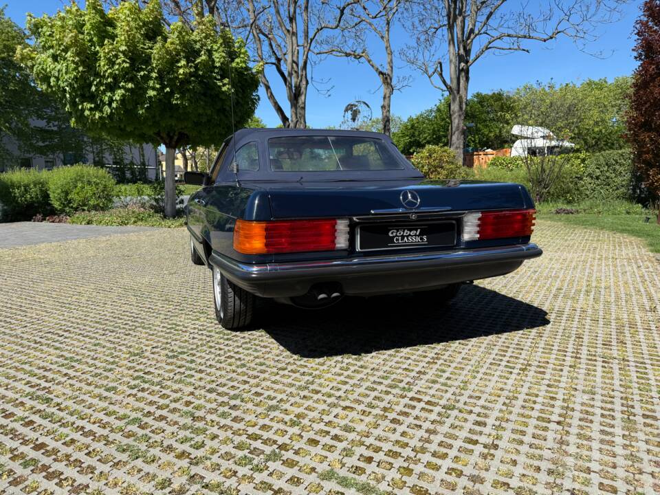 Image 6/38 de Mercedes-Benz 280 SL (1982)
