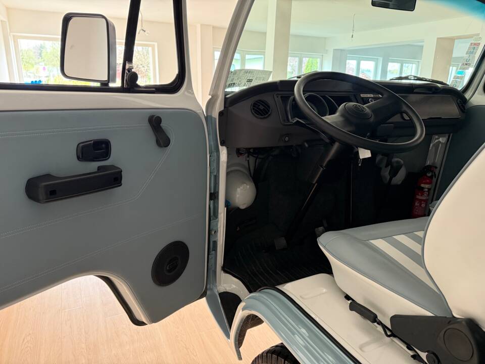 Bild 4/14 von Volkswagen T2c Kombi &quot;Last Edition&quot; (2013)