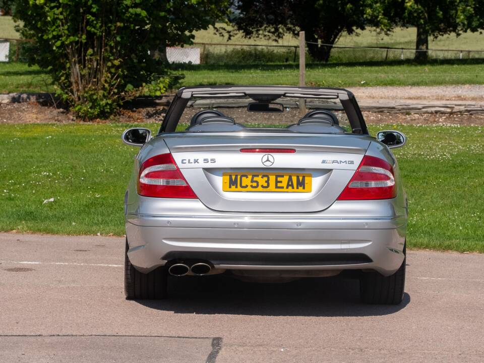 Image 17/50 of Mercedes-Benz CLK 55 AMG (2003)