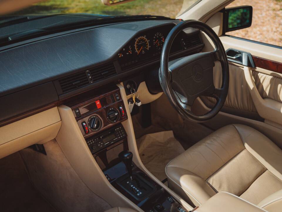 Imagen 20/41 de Mercedes-Benz E 220 (1995)