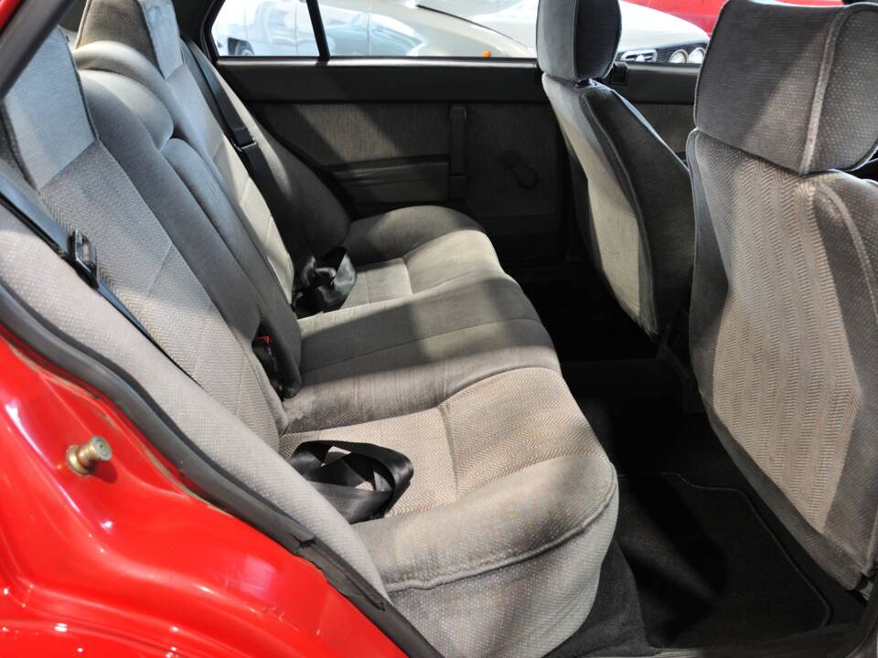 Bild 25/30 von Alfa Romeo 75 2.0 Twin Spark (1988)