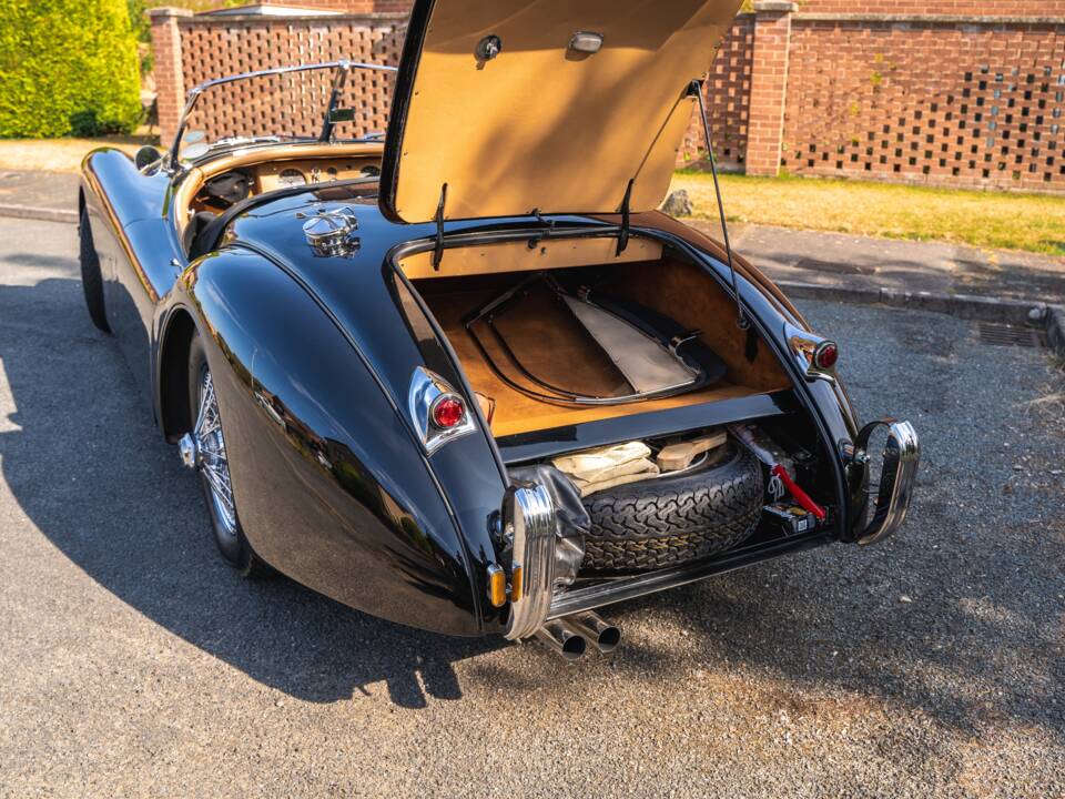 Image 34/50 of Jaguar XK 120 OTS (1952)