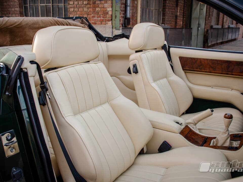Immagine 13/17 di Aston Martin Virage Volante (1992)