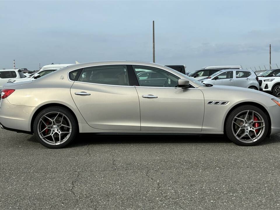 Image 8/54 of Maserati Quattroporte GTS (2015)