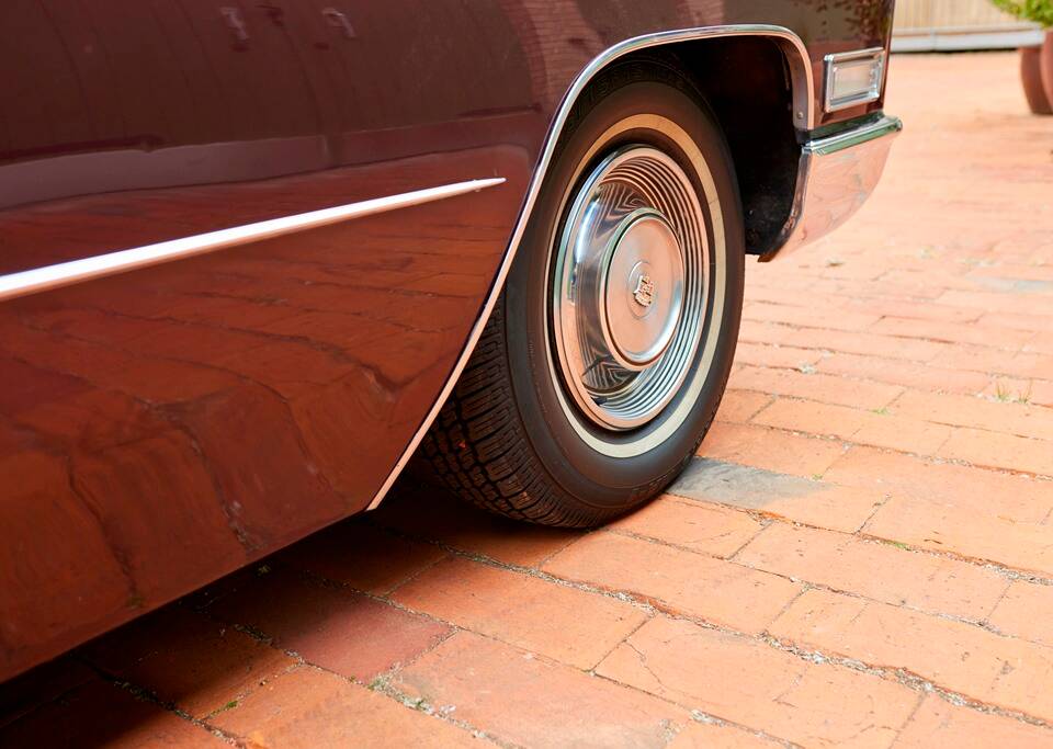 Bild 71/200 von Cadillac Coupe DeVille (1968)
