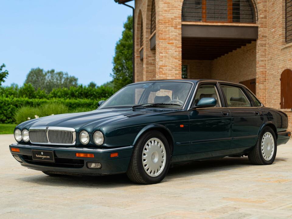 Afbeelding 1/50 van Jaguar XJ6 3.2 (1995)
