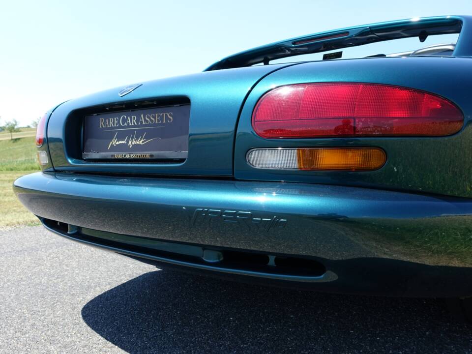 Image 24/35 of Dodge Viper RT/10 (1994)