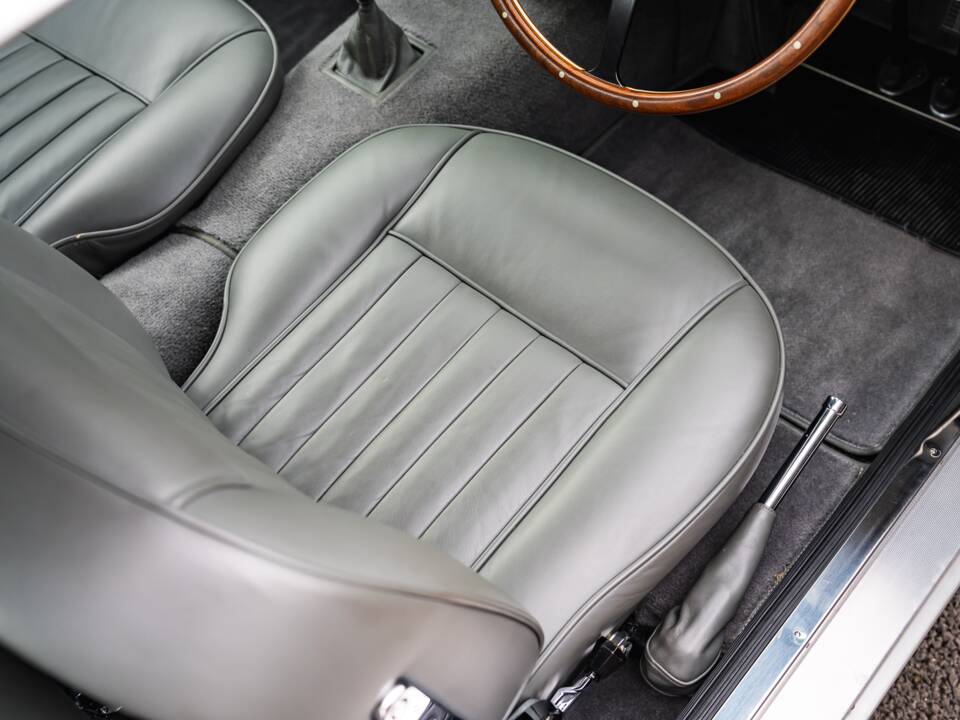 Image 16/42 de Aston Martin DB 5 (1964)