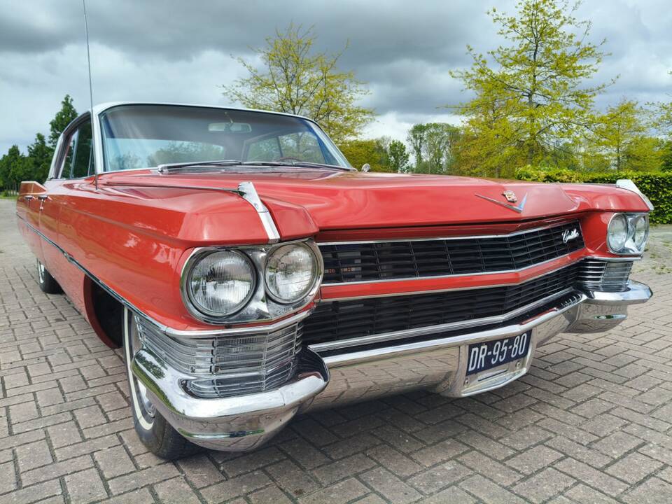 Image 5/8 of Cadillac Sedan DeVille (1965)