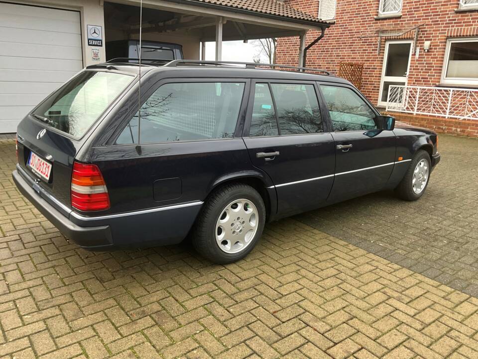 Image 28/149 of Mercedes-Benz 320 TE (1993)