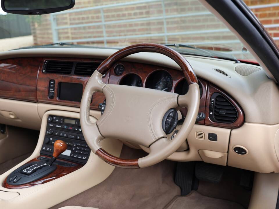 Image 4/50 de Jaguar XKR (2000)