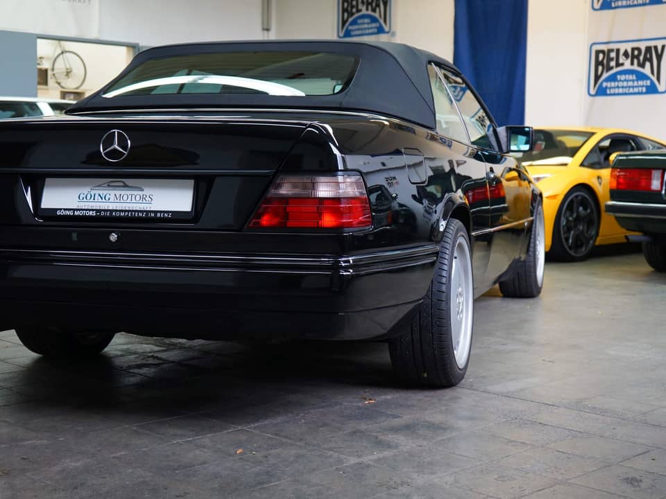 Image 32/36 of Mercedes-Benz E 320 (1995)