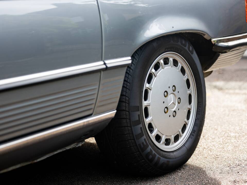 Afbeelding 25/27 van Mercedes-Benz 420 SL (1987)