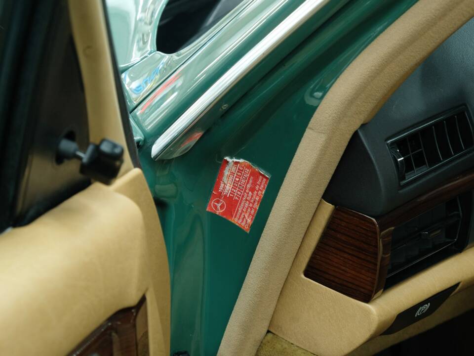 Bild 18/50 von Mercedes-Benz 260 SE (1990)