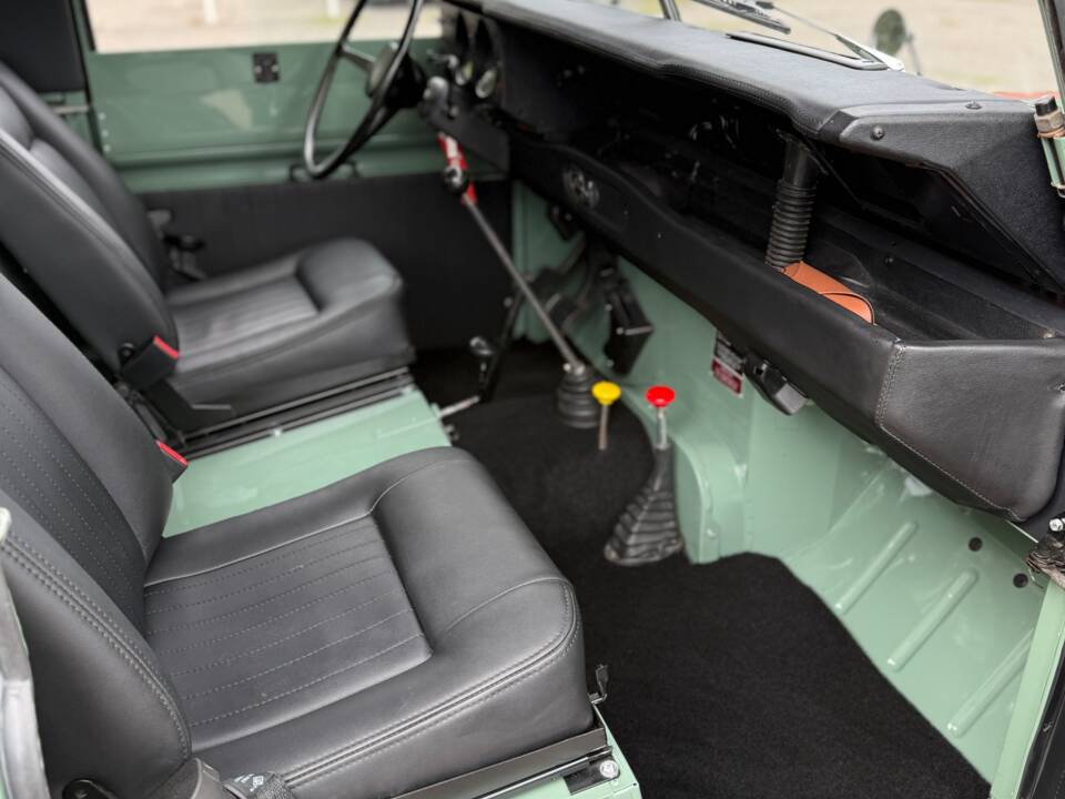 Image 11/20 of Land Rover 88 (1977)