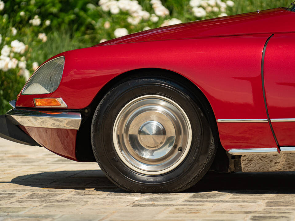 Image 9/50 of Citroën DS 21 (1968)