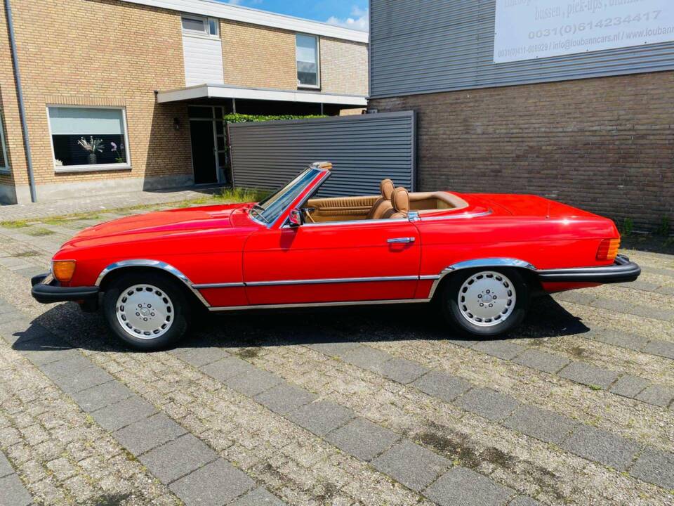 Immagine 5/50 di Mercedes-Benz 380 SL (1984)