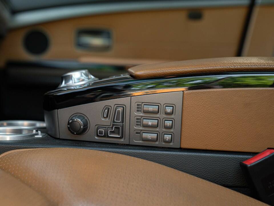 Bild 33/50 von BMW 745Li (2001)