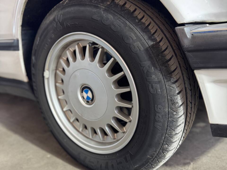 Image 11/37 of BMW 735i (1991)