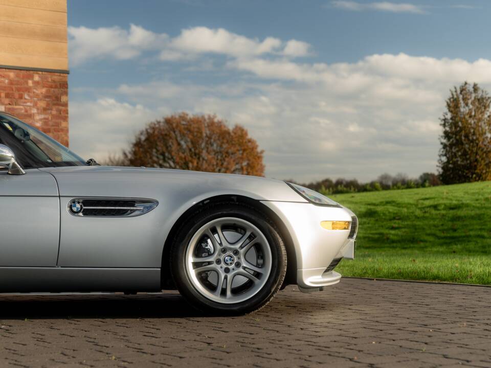 Image 21/84 of BMW Z8 (2001)