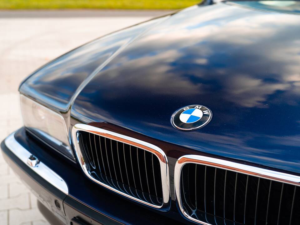 Image 15/55 of BMW 740i (1997)