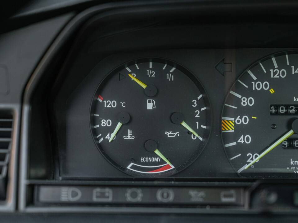 Image 41/50 of Mercedes-Benz 190 E 2.3-16 (1985)