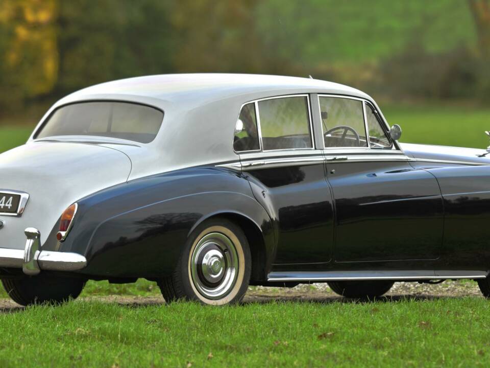 Image 17/50 of Rolls-Royce Silver Cloud I (1958)