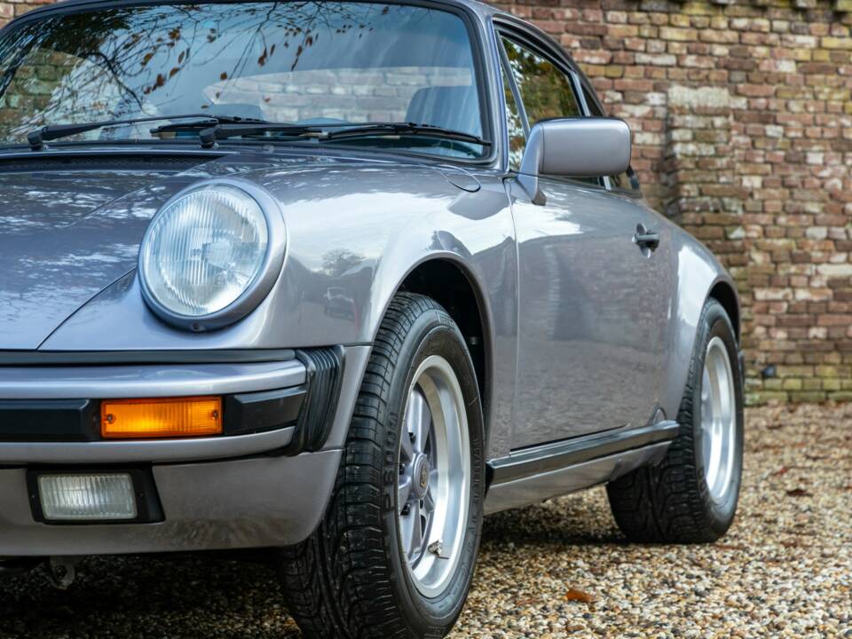 Immagine 24/50 di Porsche 911 Carrera 3.2 "25 years 911" (1988)