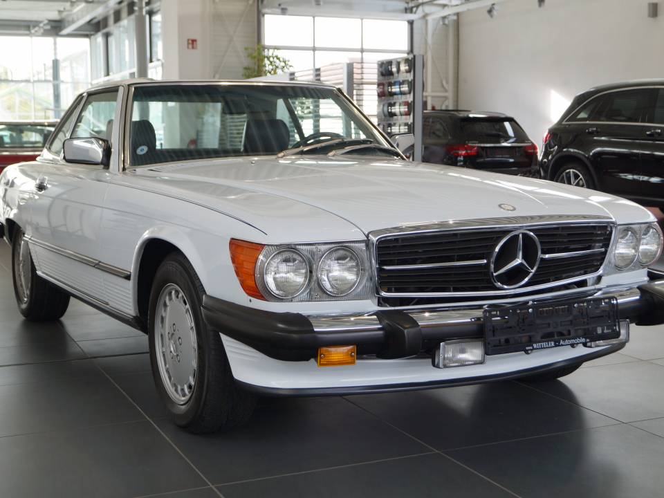 Bild 19/23 von Mercedes-Benz 560 SL (1986)