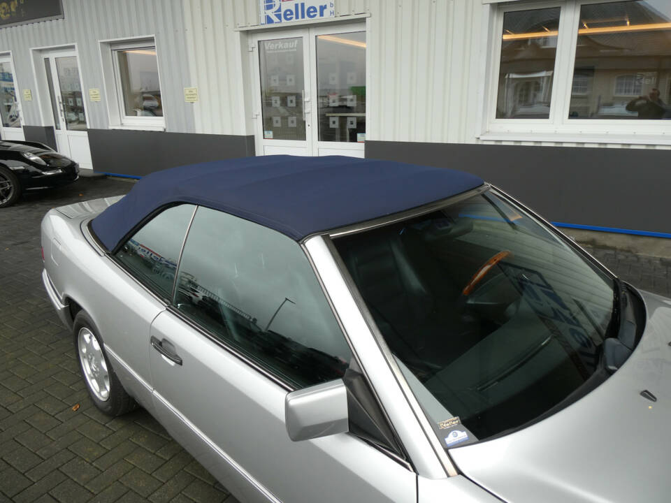 Afbeelding 17/23 van Mercedes-Benz E 320 (1996)