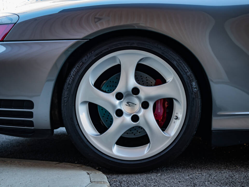 Afbeelding 14/50 van Porsche 911 Carrera 4S (2004)