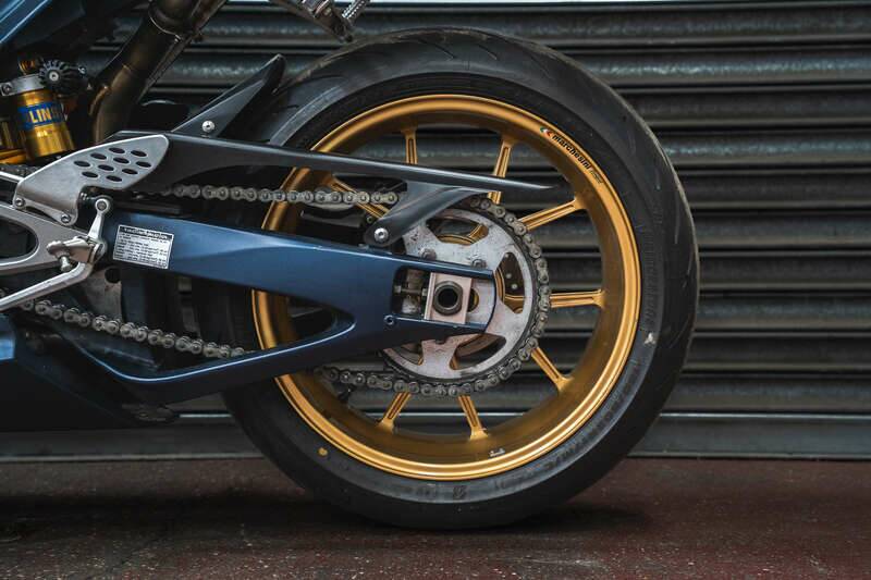 Image 35/46 de Yamaha YZF-R1 (2006)