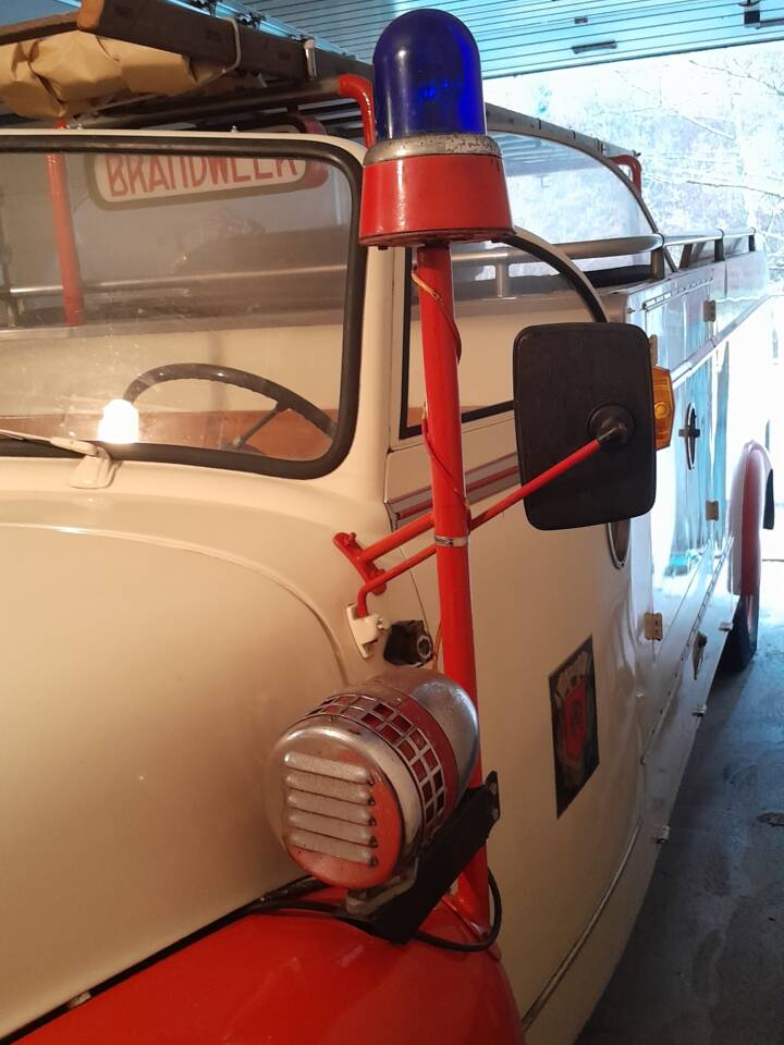 Blaulicht mit Sirene von vorne