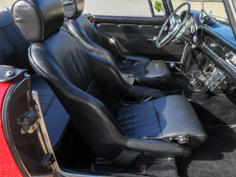 Image 8/50 of Alfa Romeo 2600 Spider (1962)