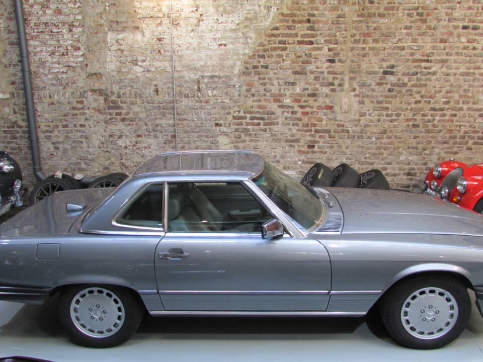 Afbeelding 2/17 van Mercedes-Benz 560 SL (1987)