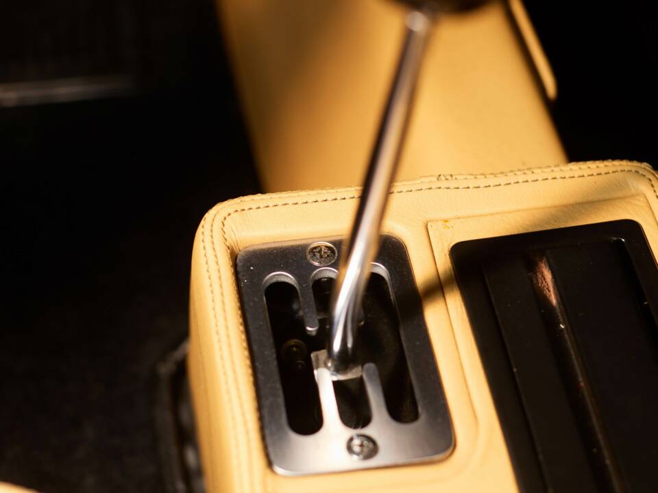 Image 47/79 of Ferrari 328 GTB (1985)
