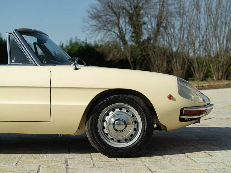 Image 35/50 of Alfa Romeo 1750 Spider Veloce (1969)