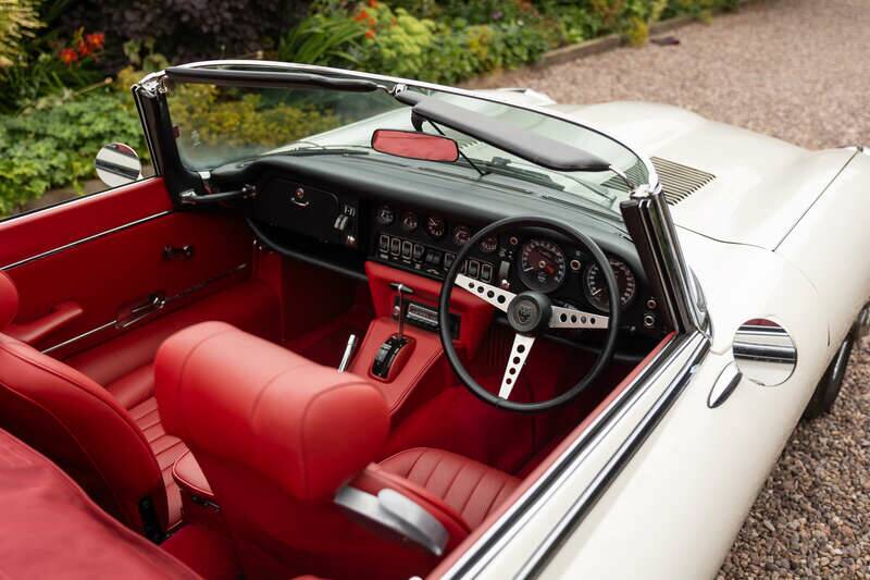 Immagine 31/49 di Jaguar E-Type V12 (1973)