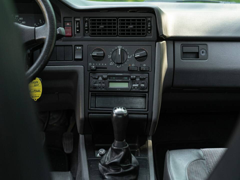 Immagine 27/48 di Volvo 850 2.0 20V (1992)