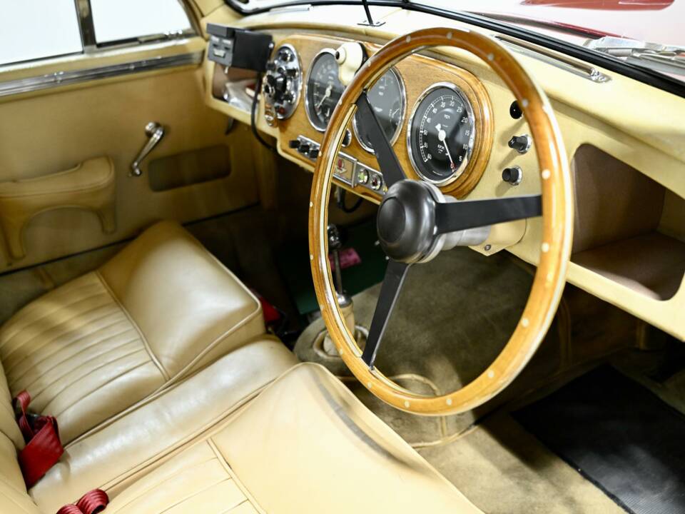 Image 25/50 de Aston Martin DB 2 Vantage (1953)