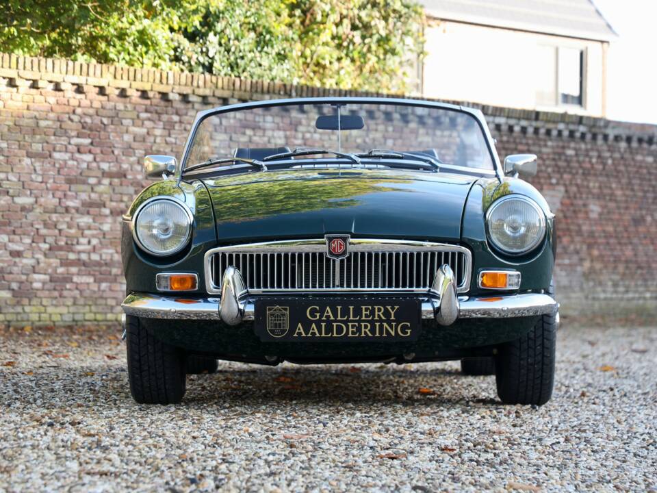 Image 5/50 of MG MGB (1974)