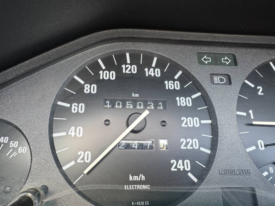 Image 10/11 de BMW 318i (1993)