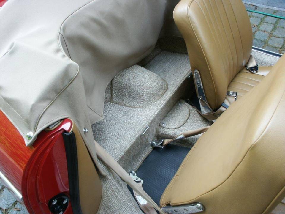 Image 28/35 of Porsche 356 B 1600 Super 90 (1961)