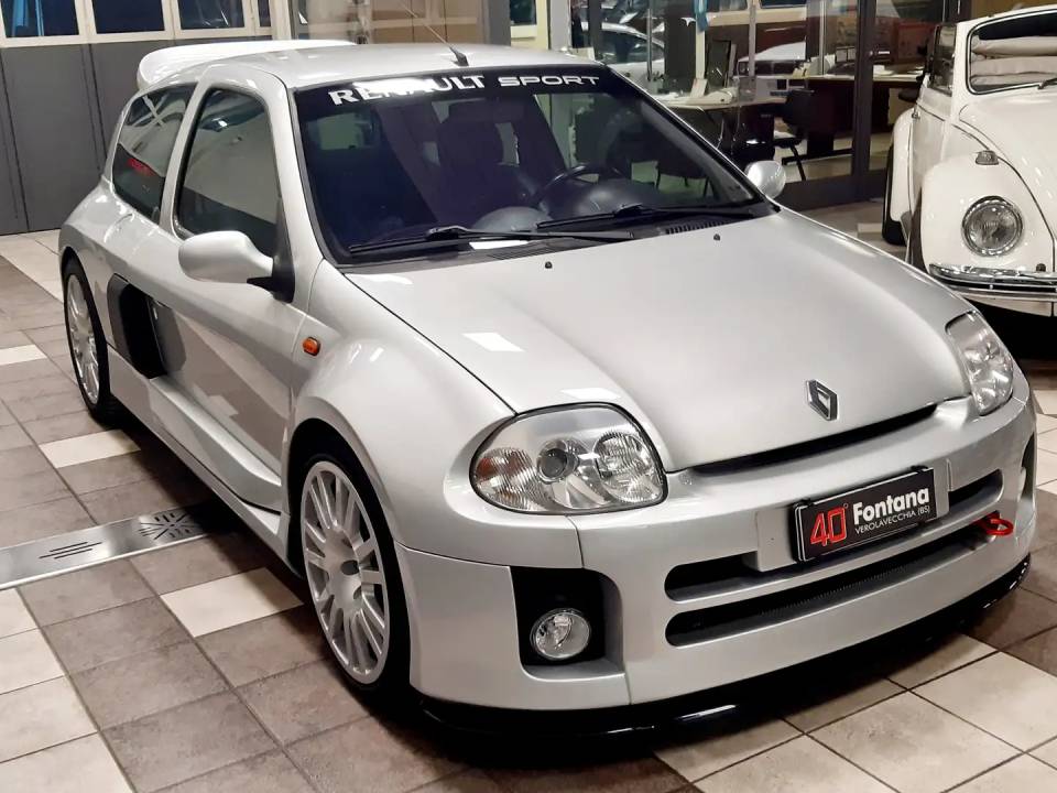 Image 5/15 of Renault Clio II V6 (2001)